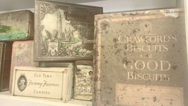 Comics & Graphic Novels Series