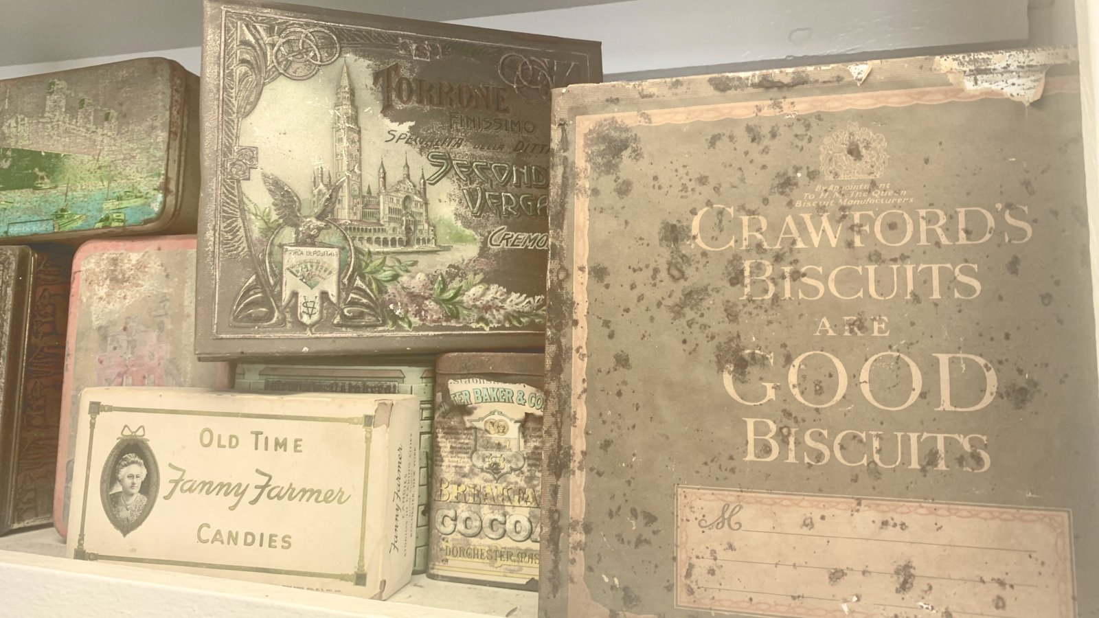 antique food tins, photo by @raymondkingston