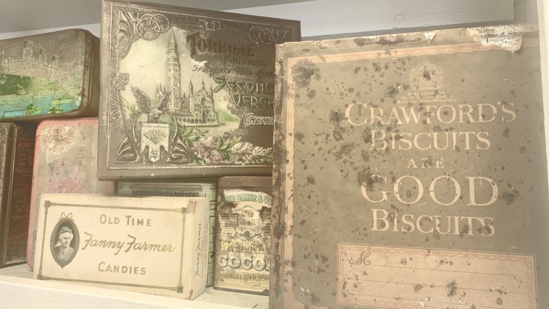 antique food tins, photo by @raymondkingston